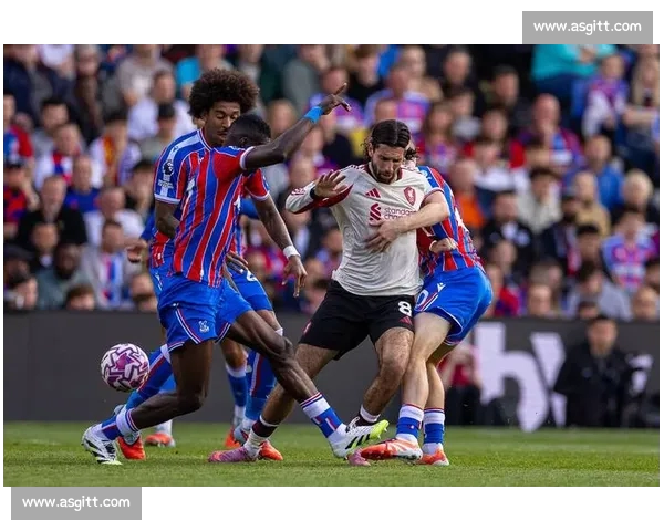 英超赛季数据全解析：球员表现、战术变化与历史纪录对比分析